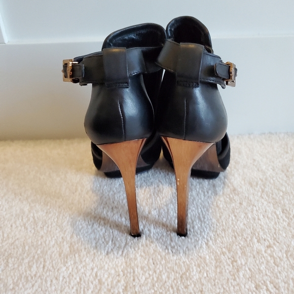 BCBG heels - Picture 3 of 5